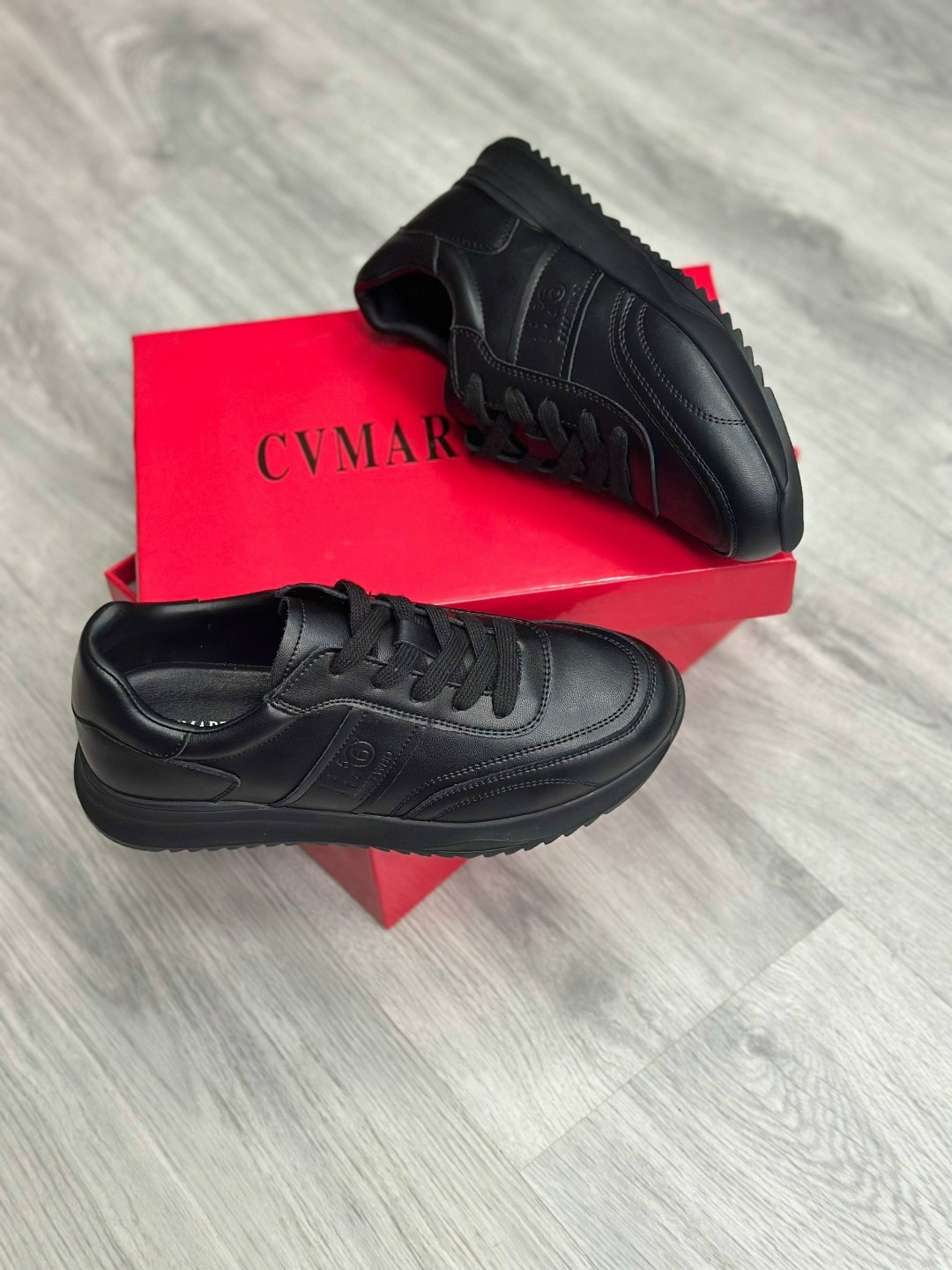 кроссовки valentino,,спортивная ,кожаные кроссовки valentino garavani,брендовая