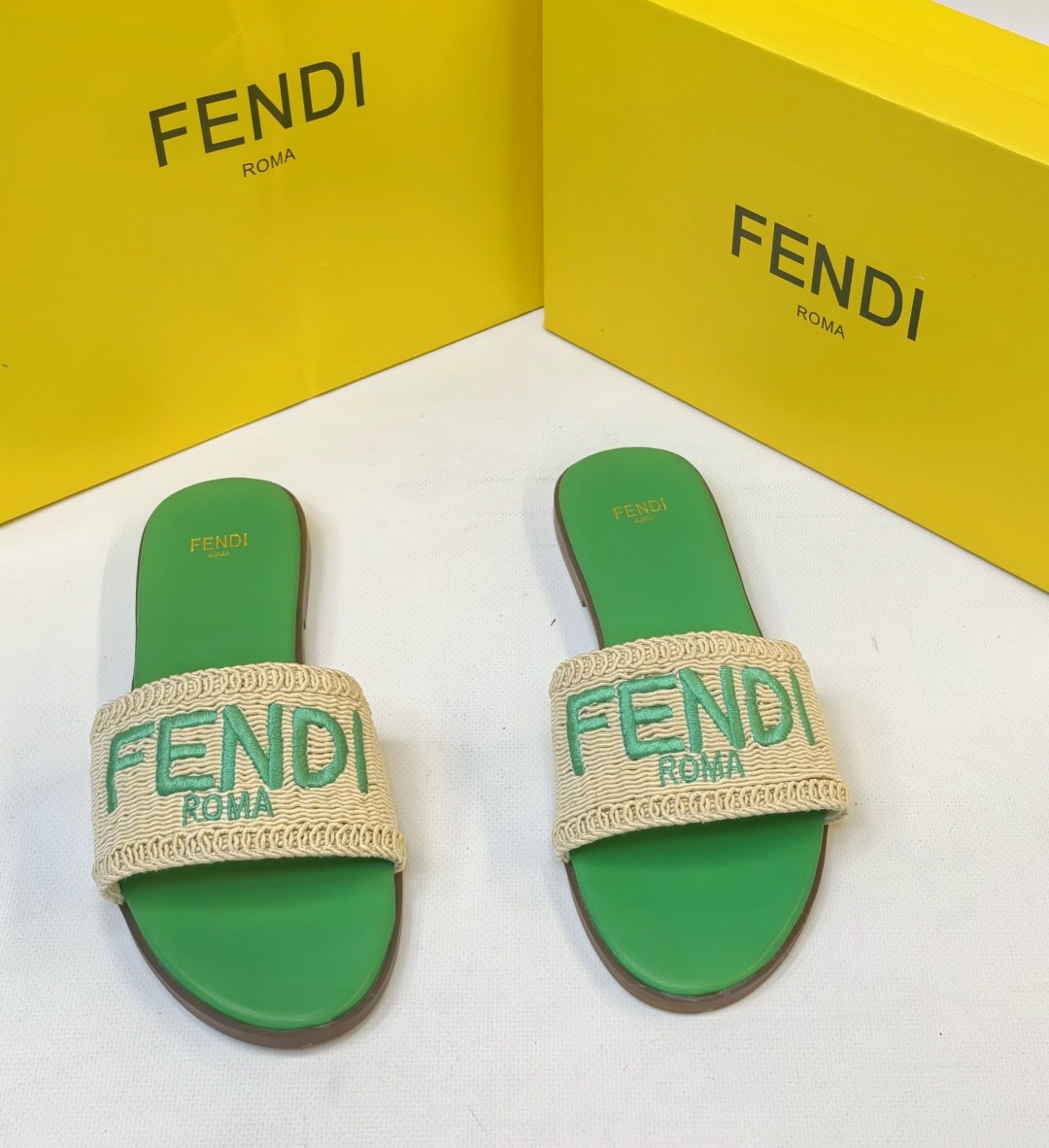 шлепки фенди,шлепанцы fendi,тапочки fendi,шлепки фенди женские,