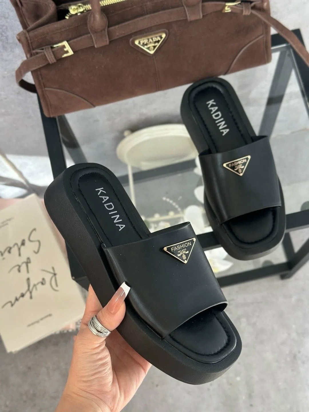 шлепки valentino,,женские шлепанцы,тапочки валентино,кожаные шлепанцы