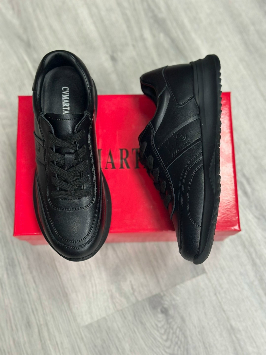 кроссовки valentino,,спортивная ,кожаные кроссовки valentino garavani,брендовая
