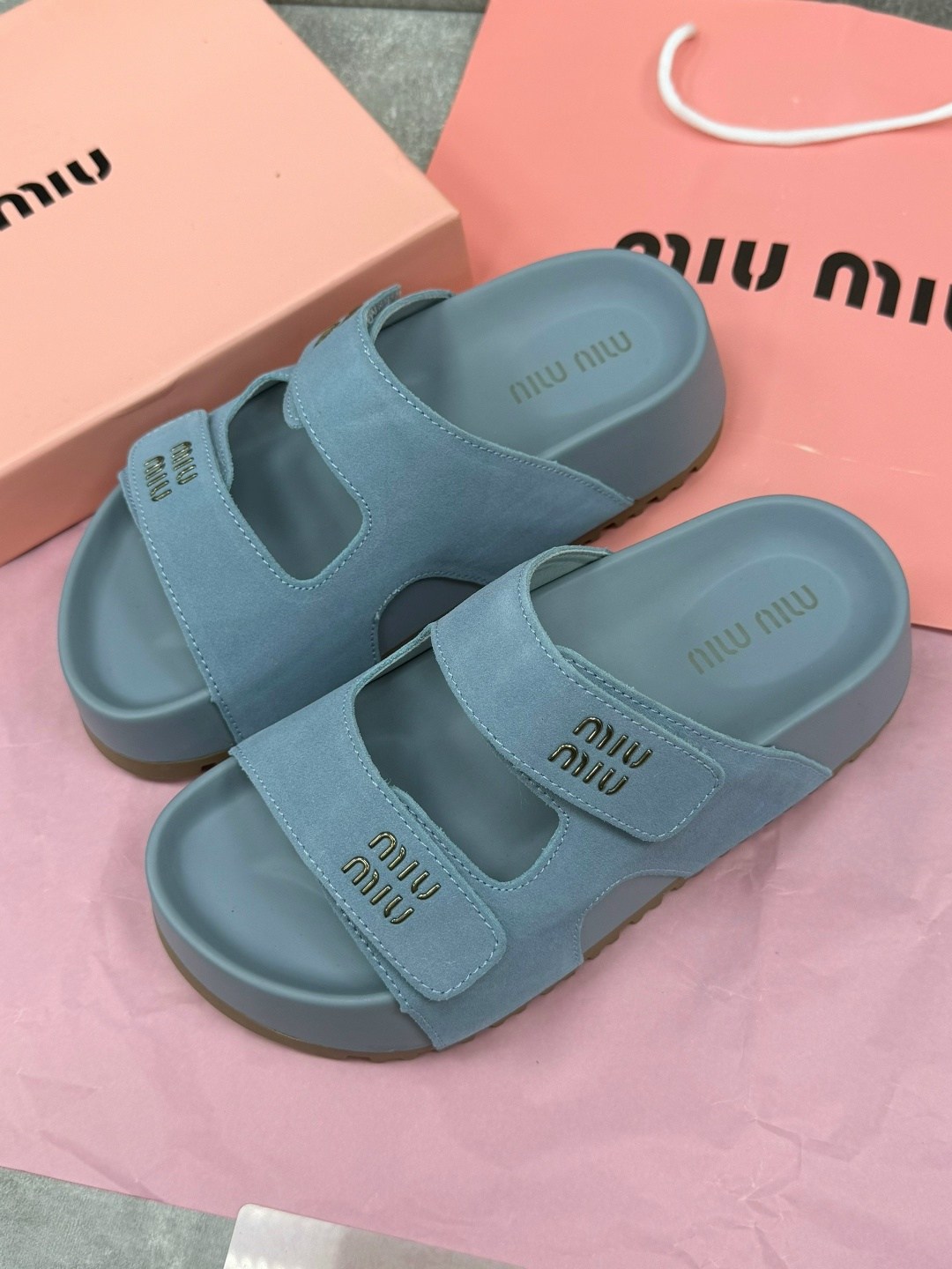 ,шлепанцы miu miu,женские шлепанцы, женская,тапочки miu miu