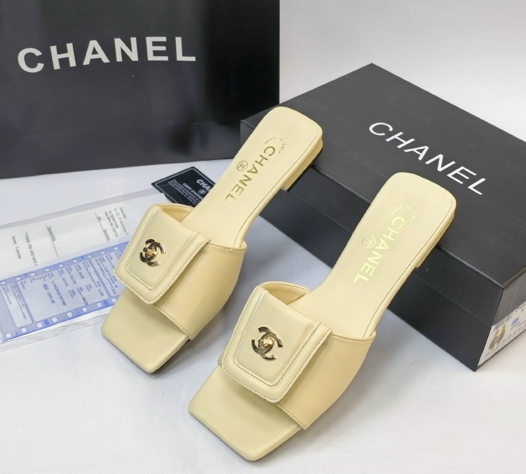 шлепанцы chanel,шлепки шанель,шлепанцы женские chanel,тапочки chanel,босоножки chanel