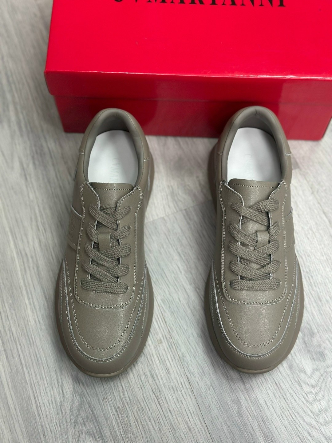 кроссовки valentino,,спортивная ,кожаные кроссовки valentino garavani,брендовая