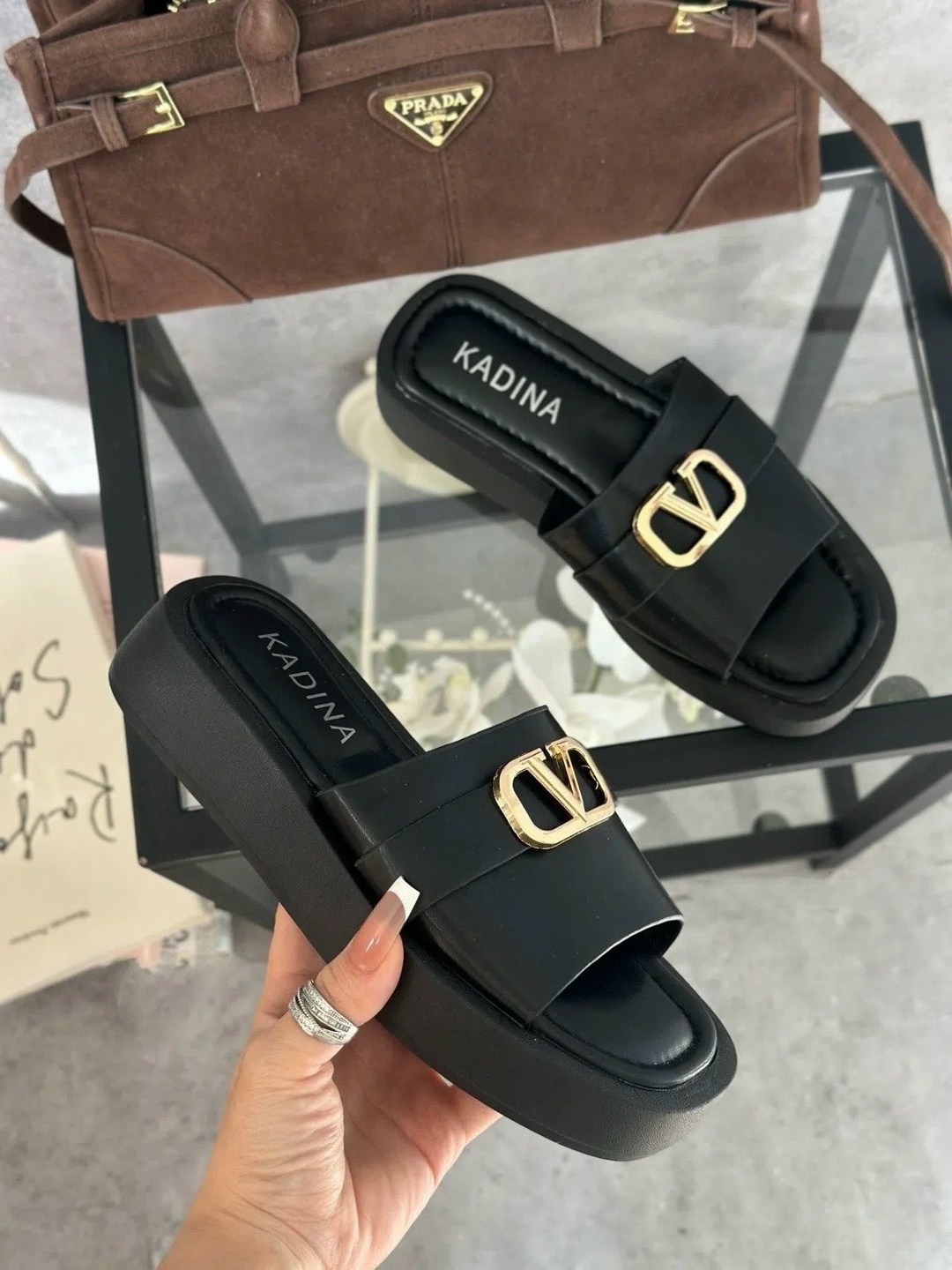 шлепки valentino,,женские шлепанцы,тапочки валентино,кожаные шлепанцы