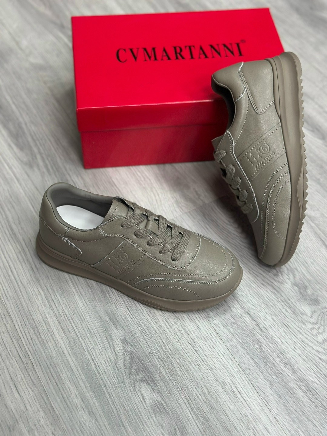 кроссовки valentino,,спортивная ,кожаные кроссовки valentino garavani,брендовая