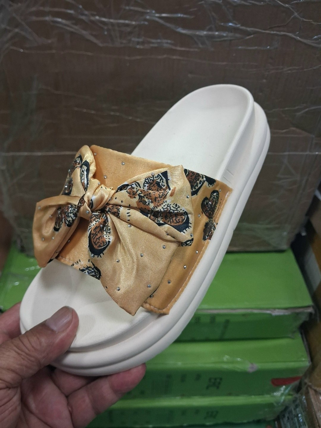 ,шлепанцы женские,модные тапочки,женские тапочки,шлепанцы женские на платформе