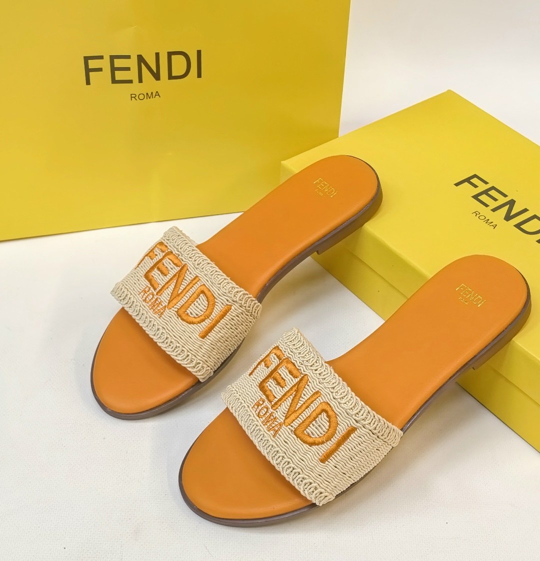 шлепки фенди,шлепанцы fendi,тапочки fendi,шлепки фенди женские,