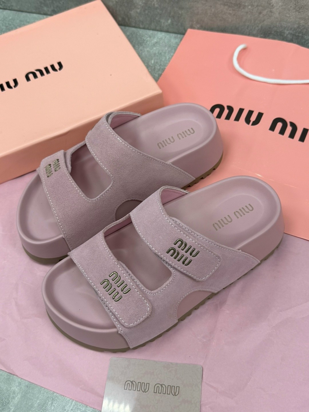 ,шлепанцы miu miu,женские шлепанцы, женская,тапочки miu miu