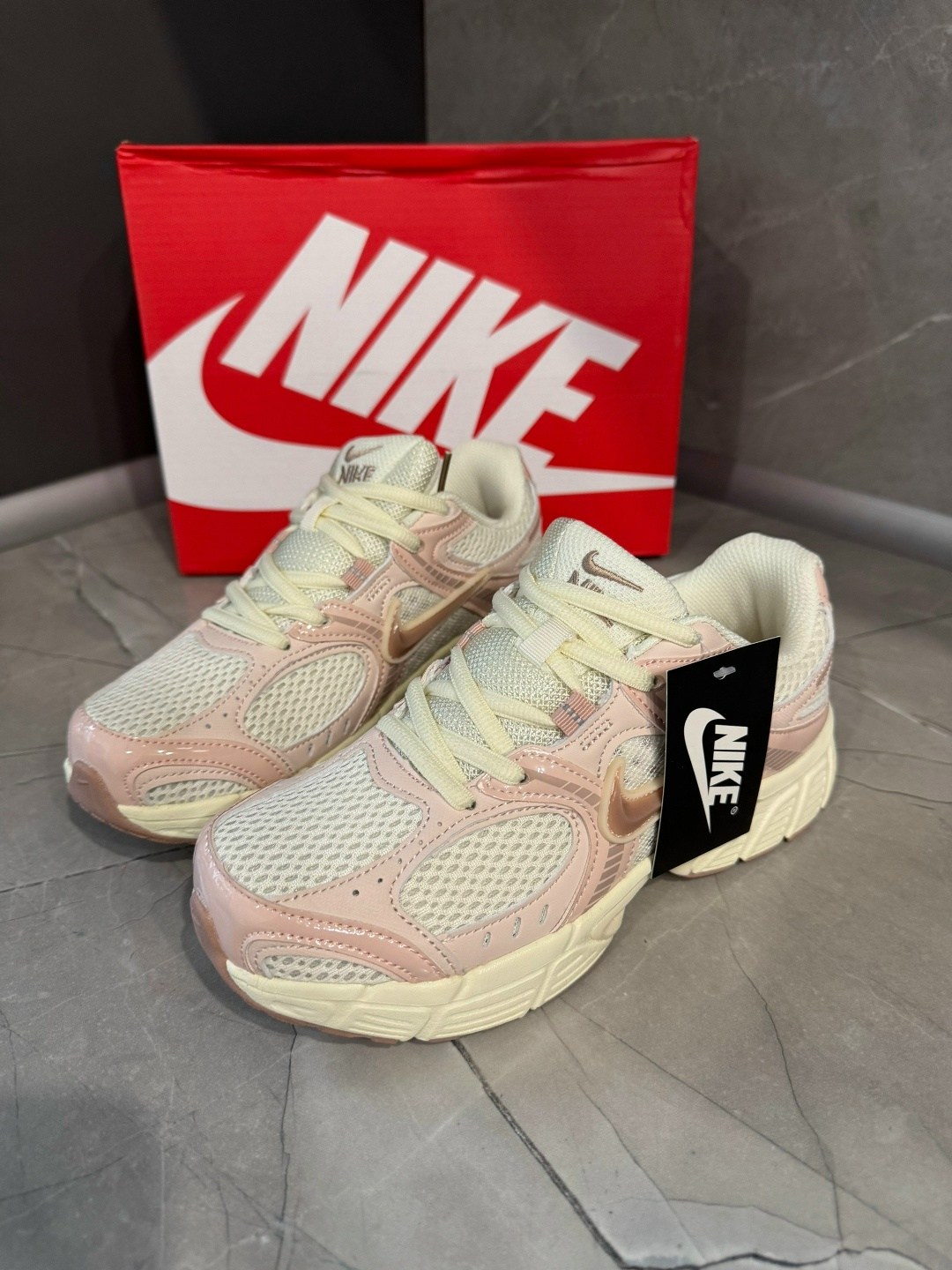 кроссовки,кроссовки nike,женские кроссовки nike,женские кроссовки,кроссовки nike v 5 rnr