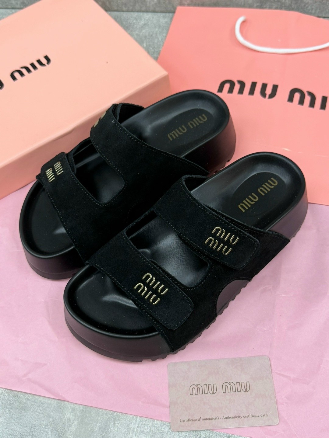 ,шлепанцы miu miu,женские шлепанцы, женская,тапочки miu miu