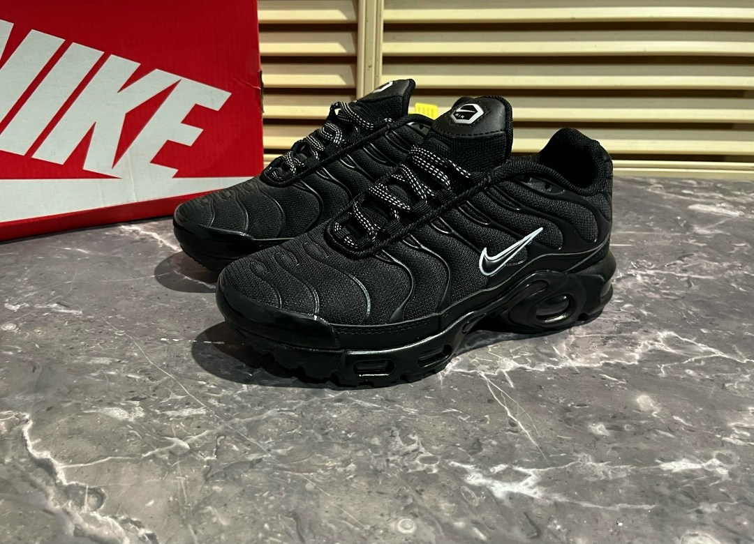 кроссовки nike air max tn plus,кроссовки nike air max tn plus мужские,кроссовки мужские nike air max tn,кроссовки nike air max tn,nike air max plus tn