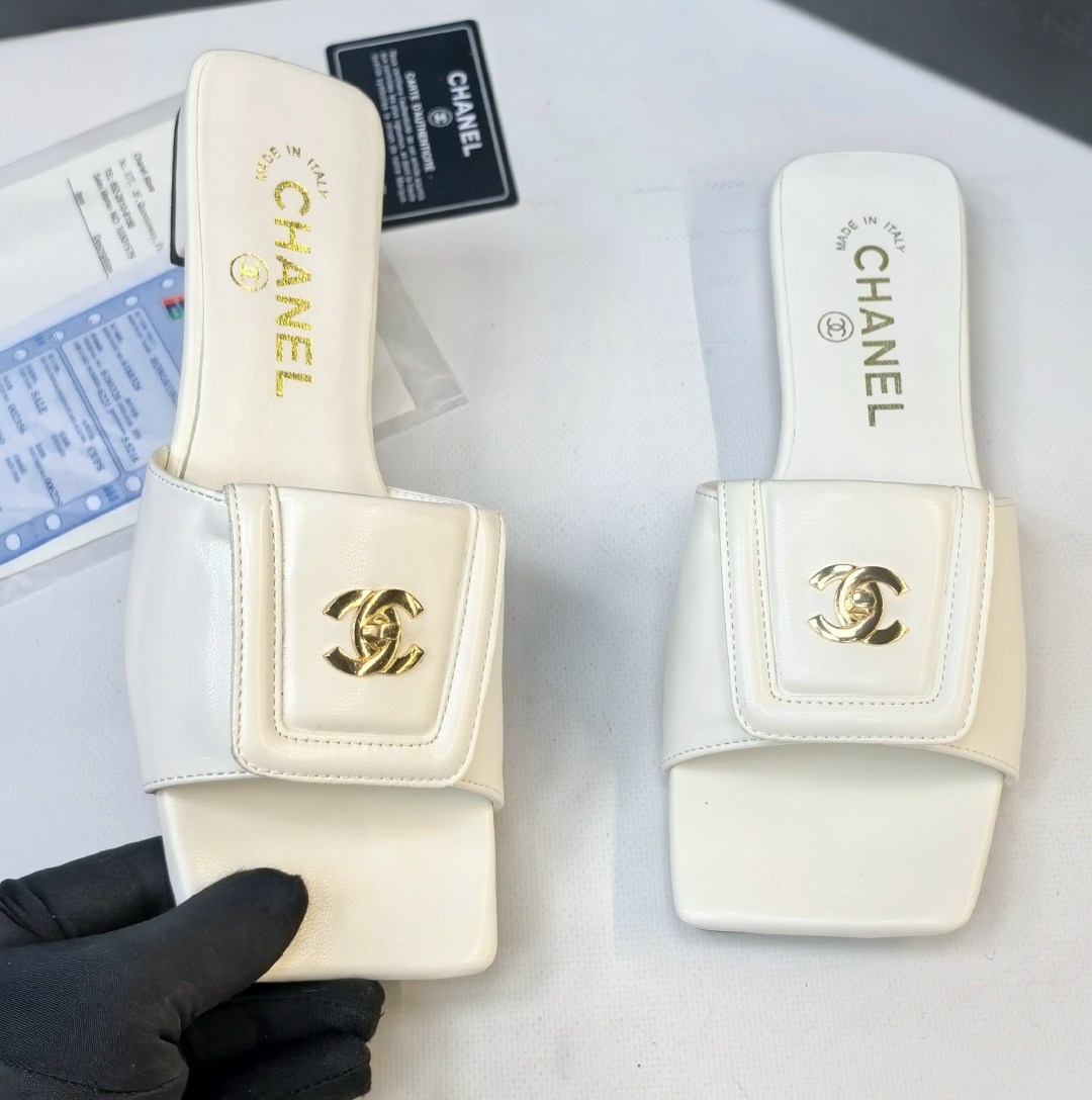 шлепанцы chanel,шлепки шанель,шлепанцы женские chanel,тапочки chanel,босоножки chanel