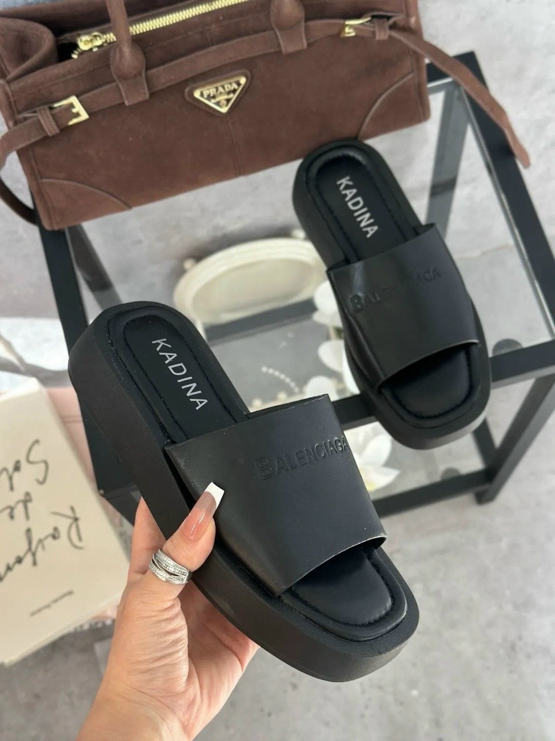 шлепки valentino,,женские шлепанцы,тапочки валентино,кожаные шлепанцы