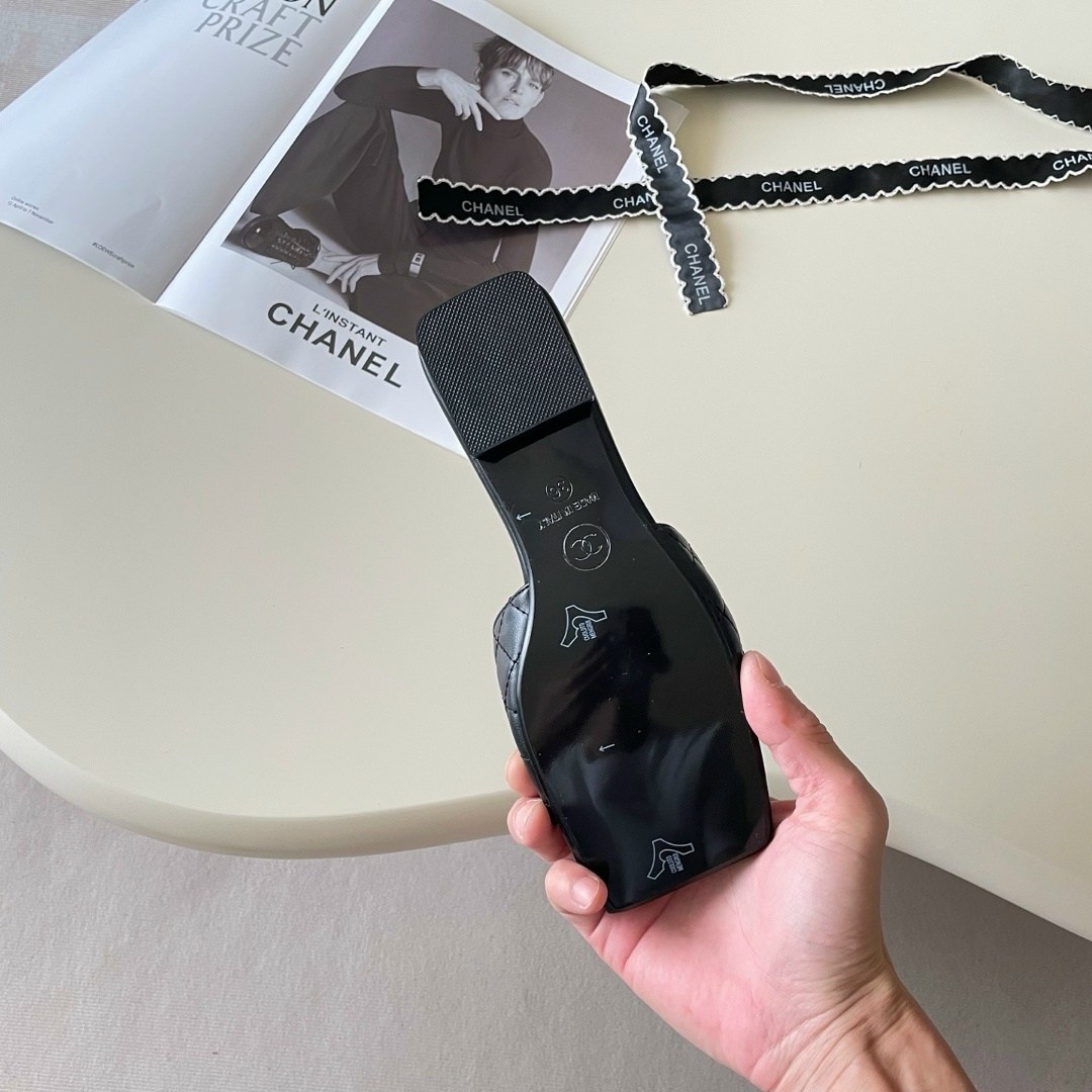 шлепанцы chanel,шлепанцы женские chanel,тапочки женские chanel,тапочки chanel,chanel черные бархатные шлепанцы