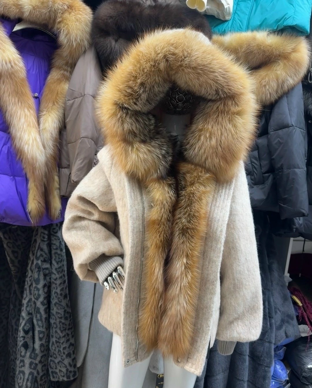 пуховики с мехом,меховая куртка,зимняя куртка полупальто с натуральным мехом лисы oksana utova brand,куртка с мехом,пальто с мехом