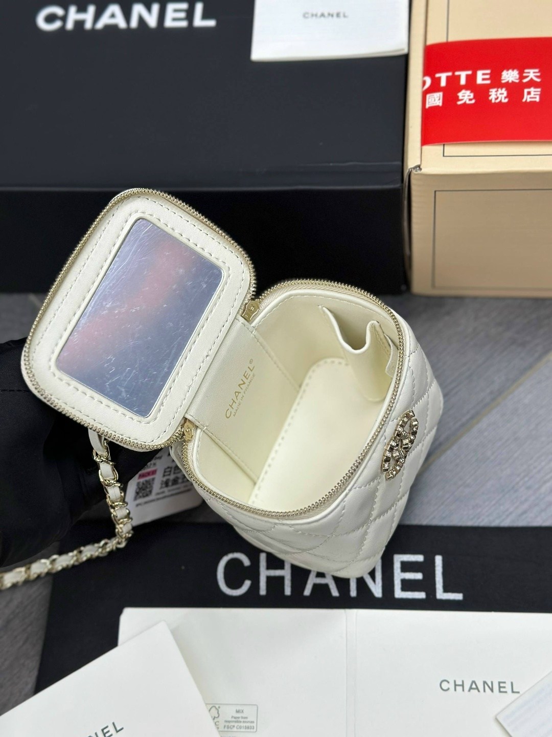 сумка chanel,женская сумка на chanel,chanel сумка на плечо,косметичка сумочка в стиле chanel,chanel сумка для разных образов