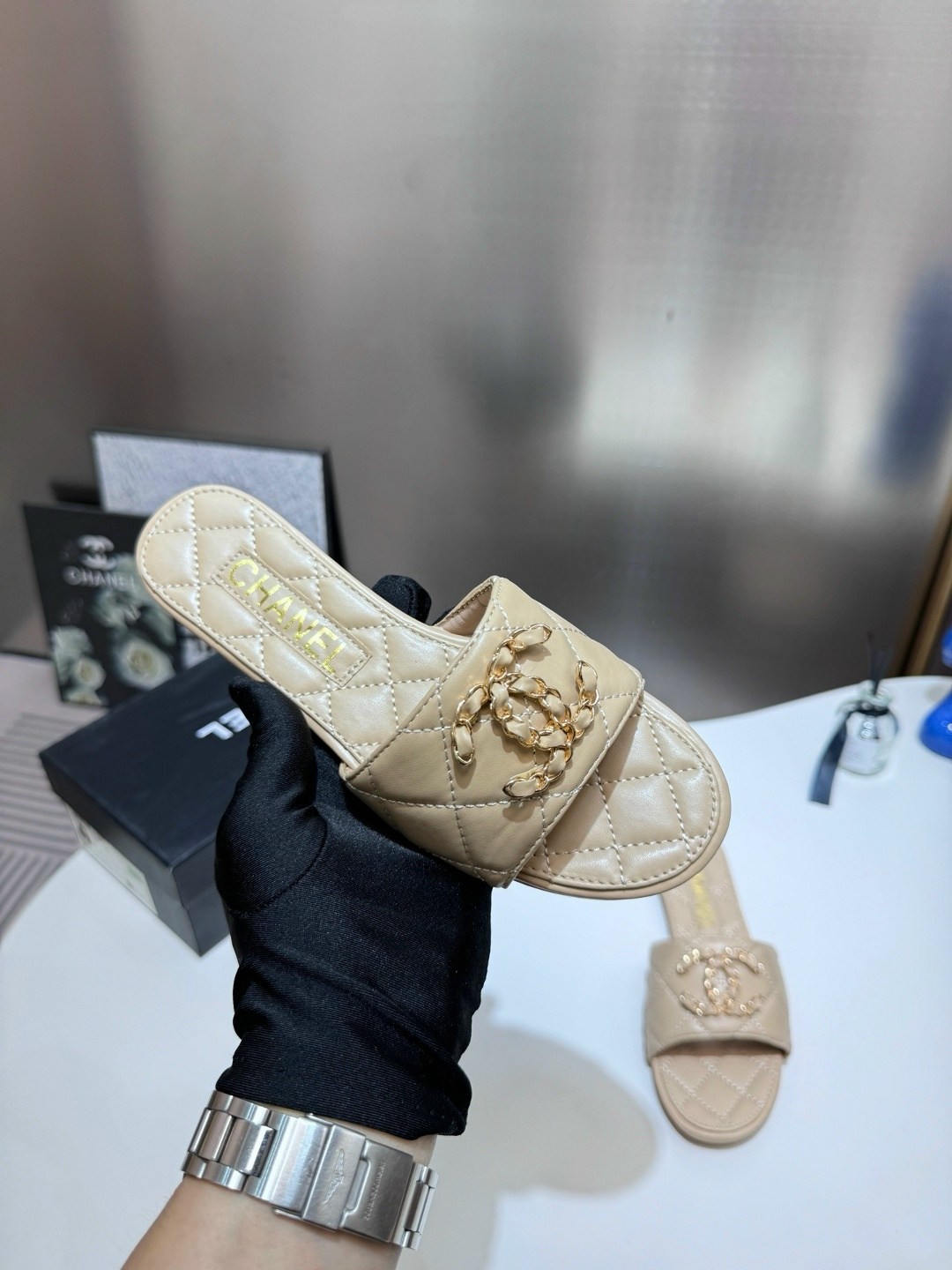 шлепанцы chanel,chanel шлепанцы женские,шлепанцы шанель 2026,бежевые шлепки шанель,