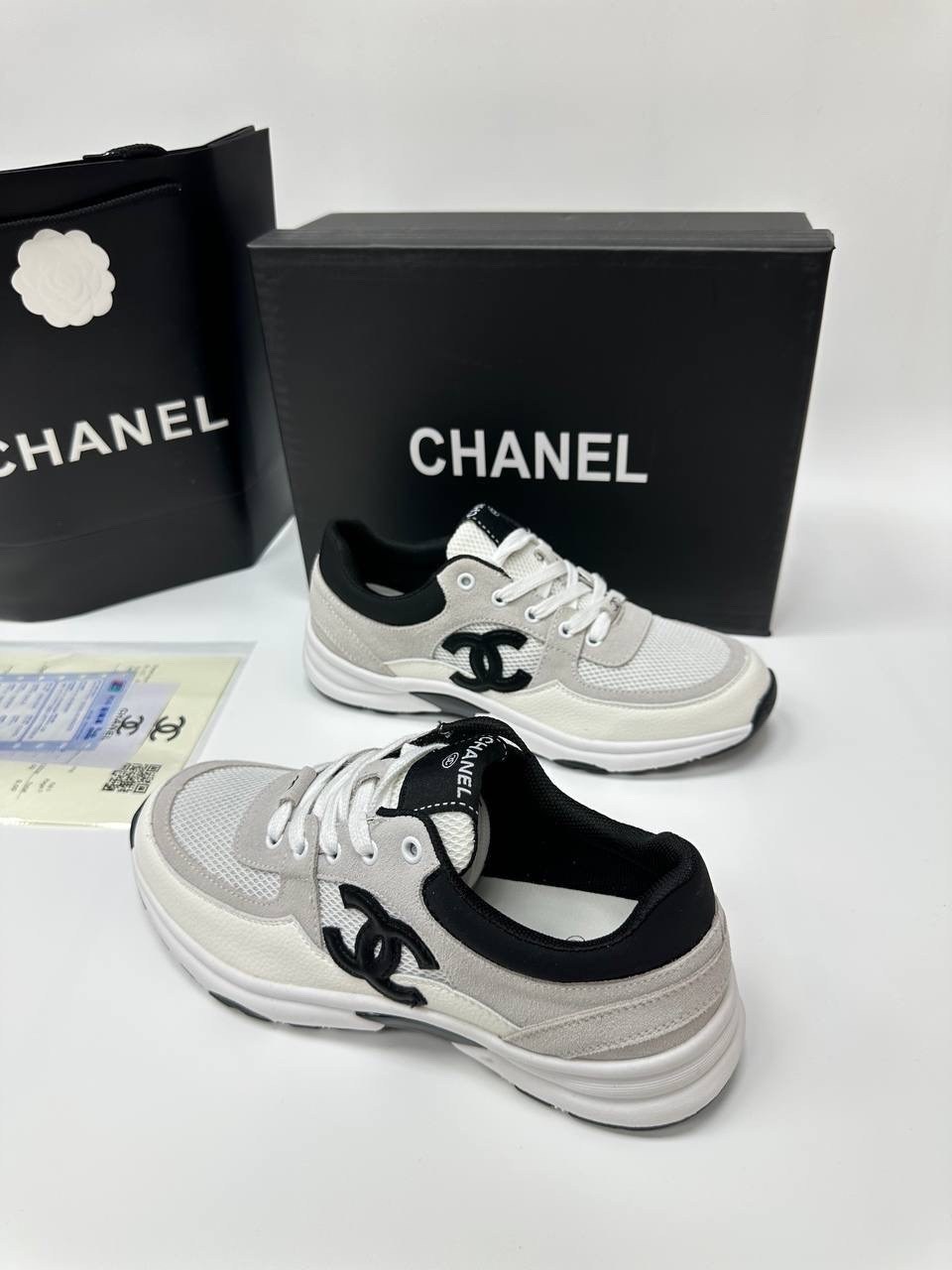 женские кроссовки chanel,кроссовки chanel,кроссовки chanel оригинал,кроссовки шанель chanel цвет серебристый,модные вентилируемые кроссовки chanel