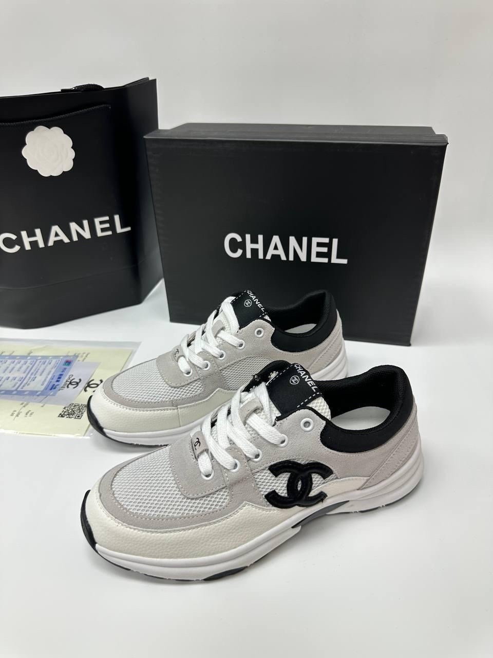женские кроссовки chanel,кроссовки chanel,кроссовки chanel оригинал,кроссовки шанель chanel цвет серебристый,модные вентилируемые кроссовки chanel