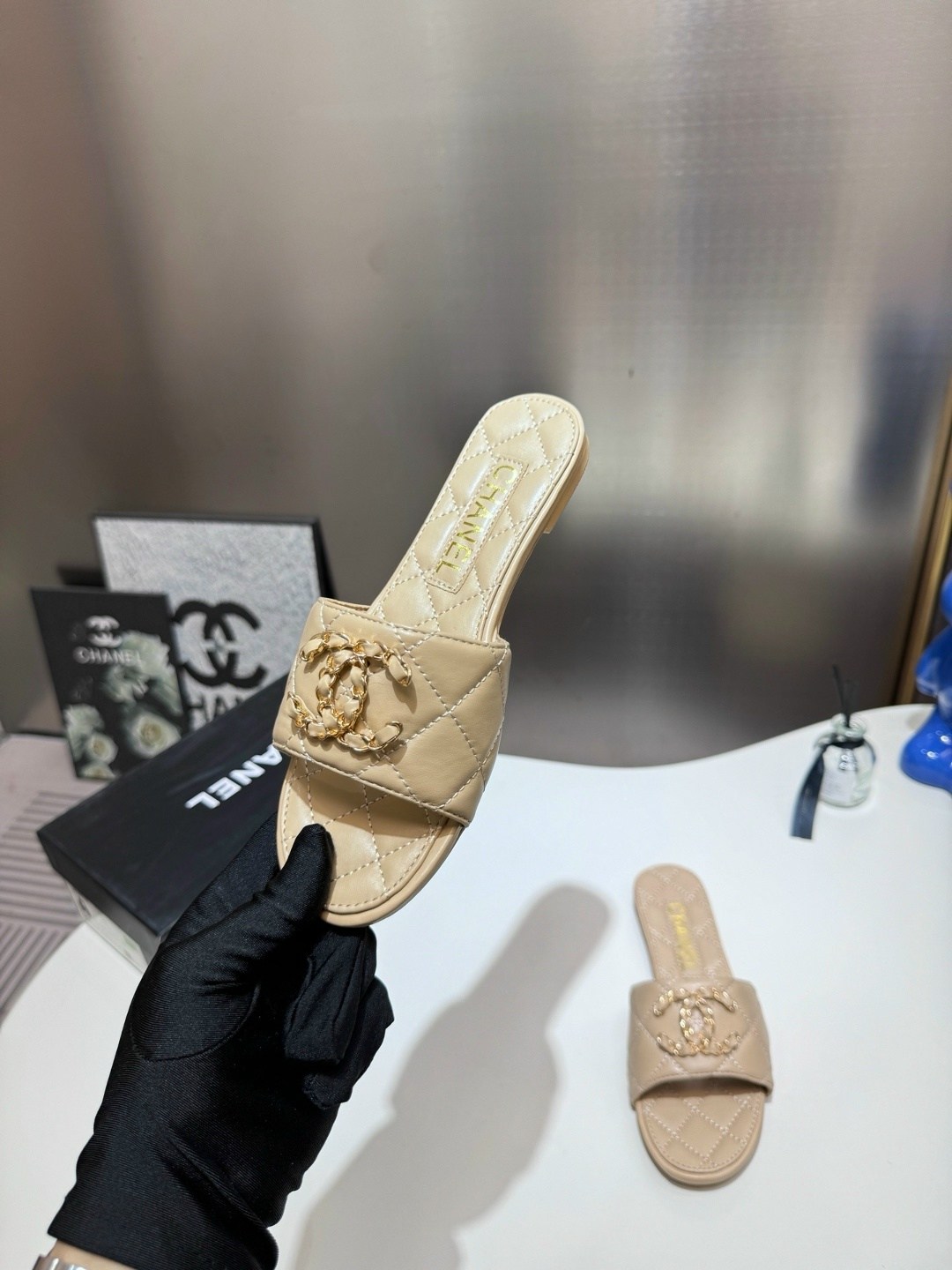шлепанцы chanel,chanel шлепанцы женские,шлепанцы шанель 2026,бежевые шлепки шанель,