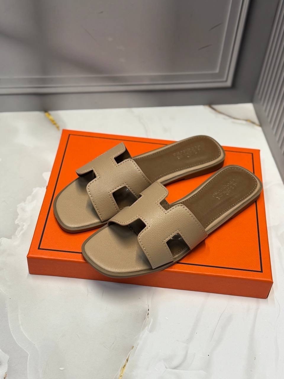 hermes шлепанцы,шлепки hermes женские,шлепанцы гермес коричневые,шлепки hermes,шлепки гермес женские