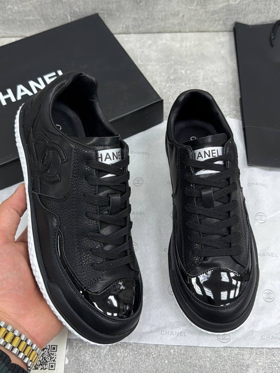 женские кожаные белые кроссовки chanel,женские кроссовки chanel,chanel кроссовки,женские кожаные кроссовки chanel 2026 белые с черными шнурками,кеды женские chanel