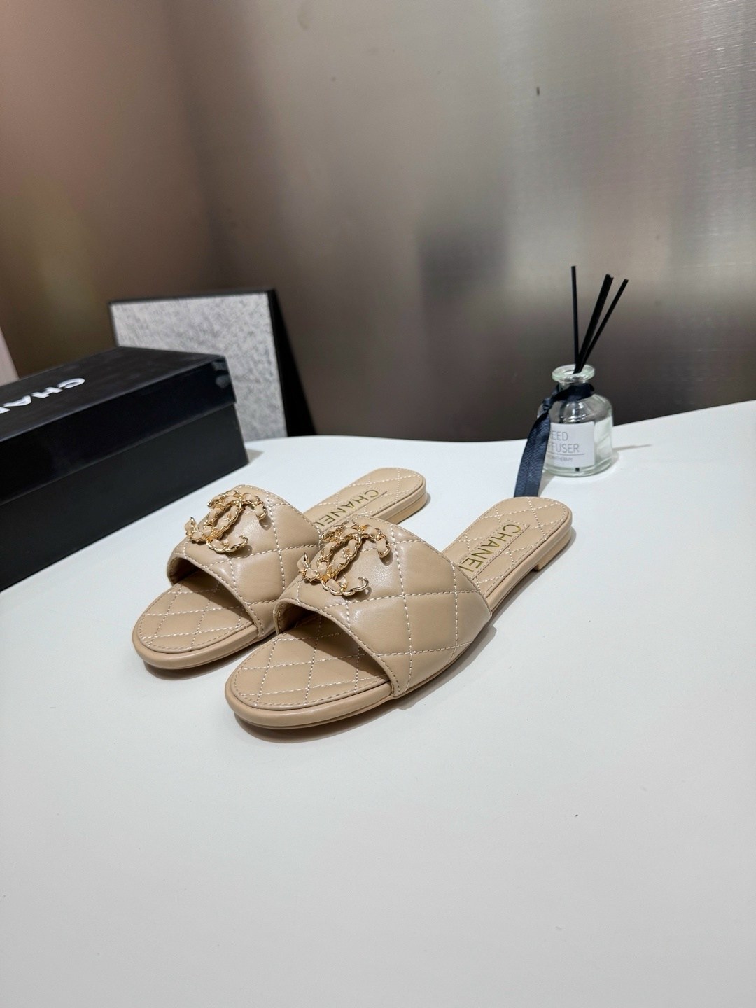 шлепанцы chanel,chanel шлепанцы женские,шлепанцы шанель 2026,бежевые шлепки шанель,