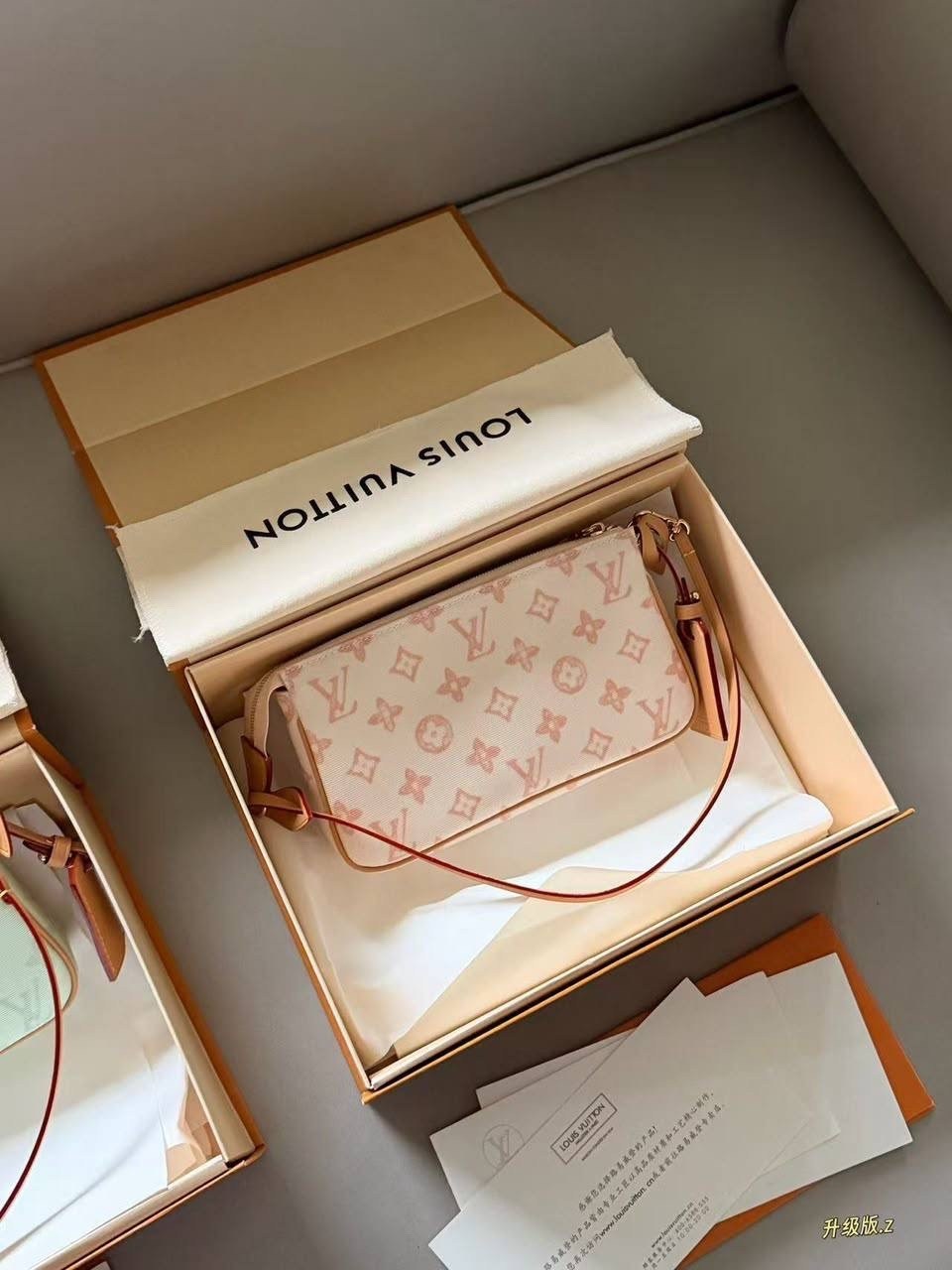 louis vuitton сумка,louis vuitton сумка на плечо,сумка lv louis vuitton подмышка сакура,сумка модная,луи витон женская сумка