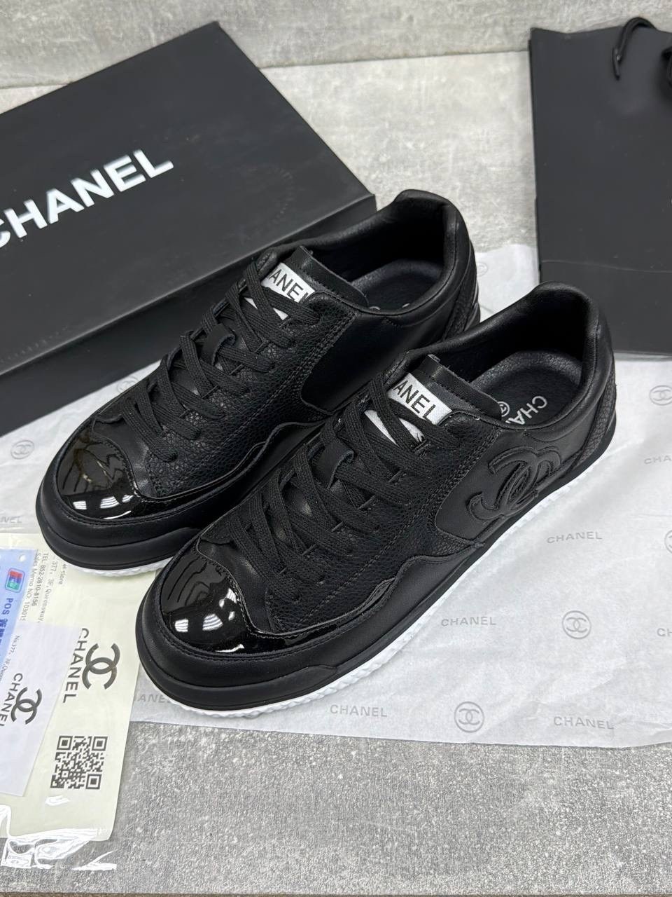 женские кожаные белые кроссовки chanel,женские кроссовки chanel,chanel кроссовки,женские кожаные кроссовки chanel 2026 белые с черными шнурками,кеды женские chanel