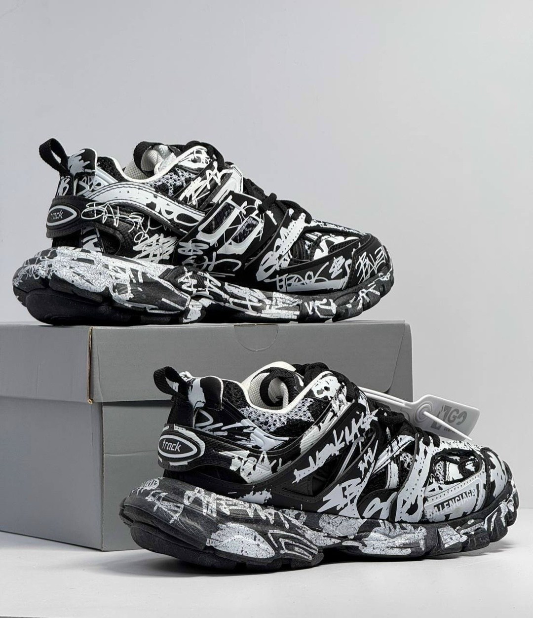 кроссовки женские balenciaga,кроссовки balenciaga,кроссовки balenciaga track,кроссовки balenciaga track sneaker graffiti black white,кроссовки track graffiti balenciaga черный