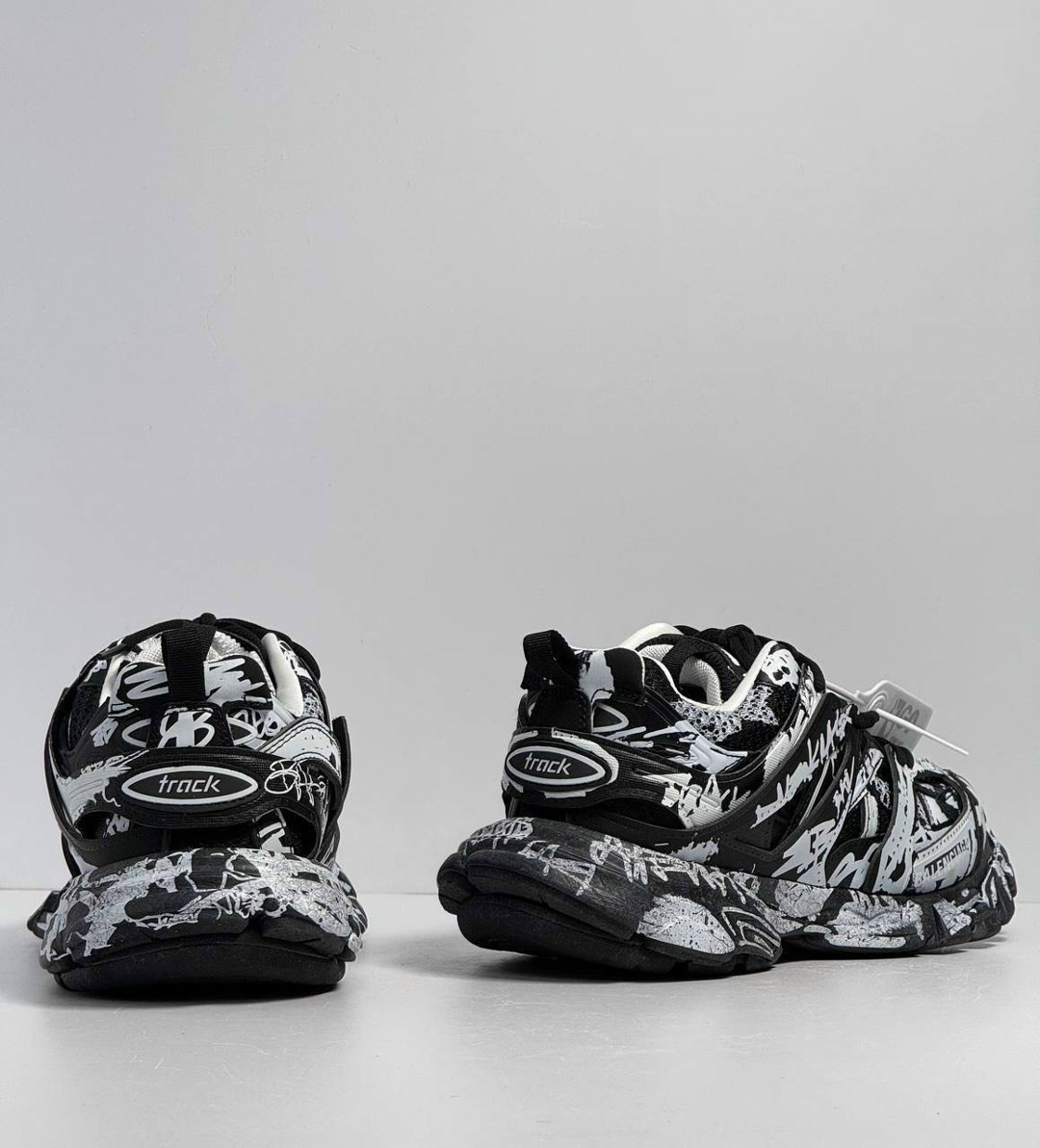 кроссовки женские balenciaga,кроссовки balenciaga,кроссовки balenciaga track,кроссовки balenciaga track sneaker graffiti black white,кроссовки track graffiti balenciaga черный