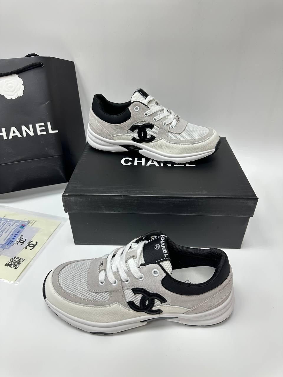 женские кроссовки chanel,кроссовки chanel,кроссовки chanel оригинал,кроссовки шанель chanel цвет серебристый,модные вентилируемые кроссовки chanel