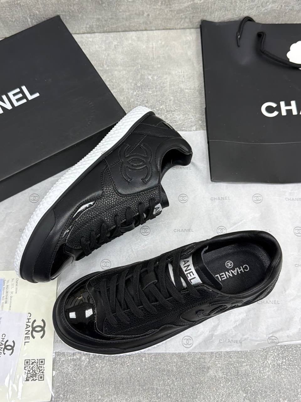 женские кожаные белые кроссовки chanel,женские кроссовки chanel,chanel кроссовки,женские кожаные кроссовки chanel 2026 белые с черными шнурками,кеды женские chanel