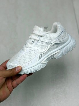 Кроссовки