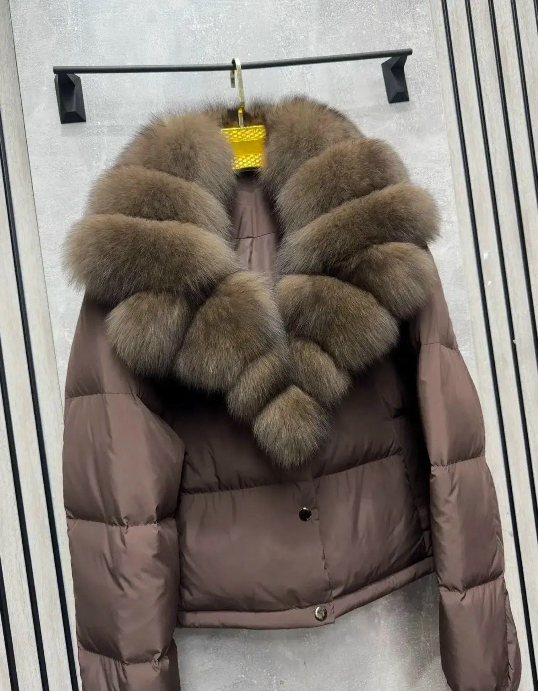зимняя куртка пуховик,куртка - пуховик с мехом песца city furs,куртка пуховик короткая,женская зимняя куртка,куртка пуховик с натуральным мехом