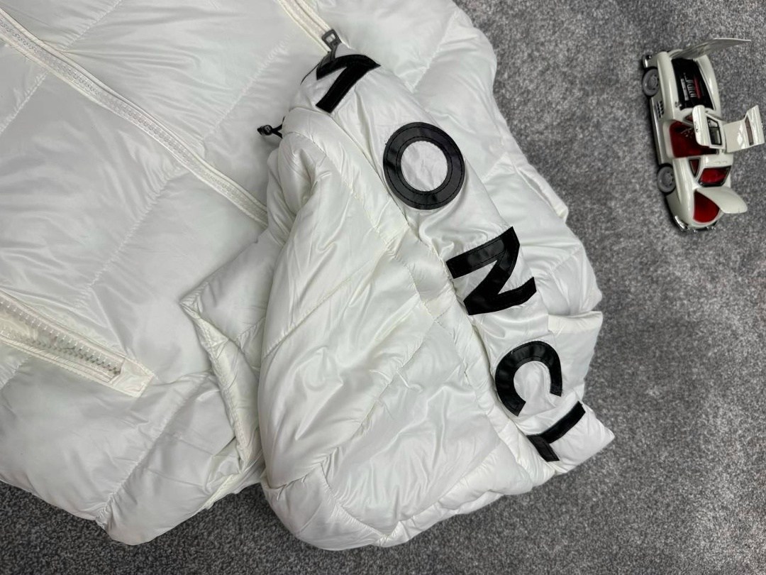 жилетка moncler,жилет moncler,жилетка монклер оригинал,монклер жилетка,жилет монклер мужской