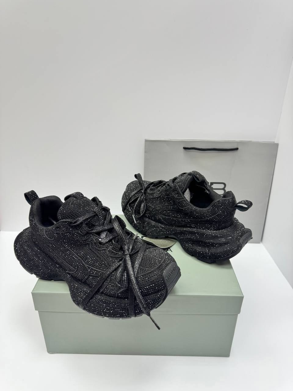 кроссовки balenciaga женские,женские кроссовки демисезонные со стразами,кроссовки balenciaga черные женские блестящие,кроссовки balenciaga,кроссовки женские