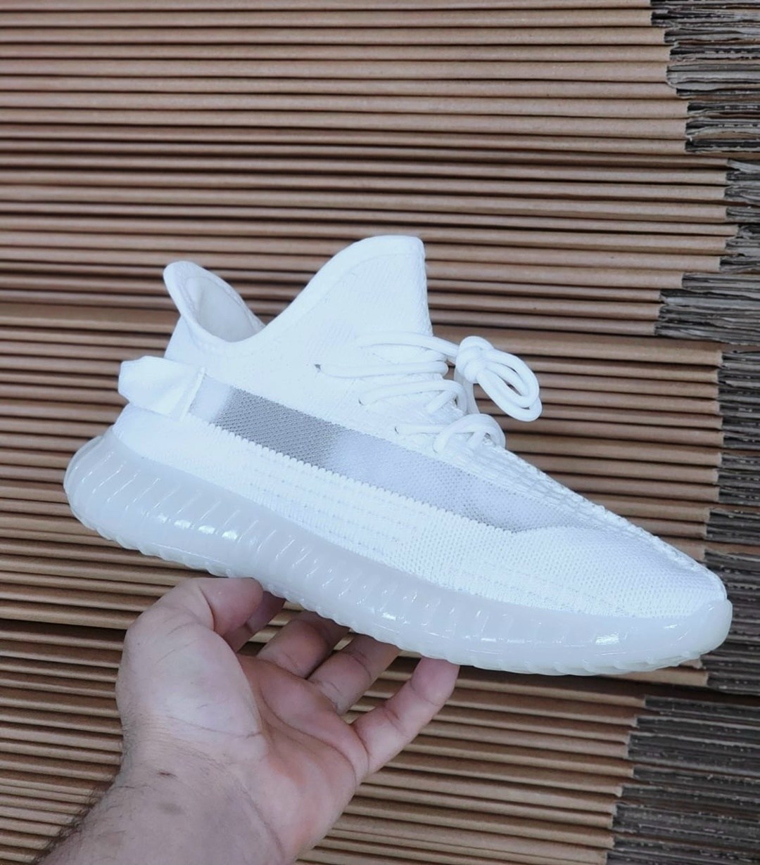 кроссовки adidas yeezy 350 boost v2 triple white,кроссовки,белые кроссовки,кроссовки женскиe,кроссовки изики