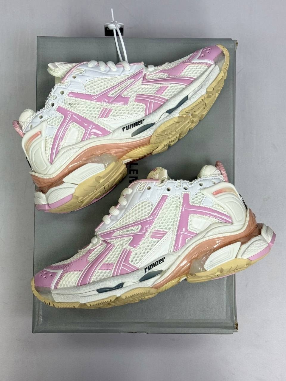 кроссовки balenciaga runner,кроссовки balenciaga,женские кроссовки balenciaga,кроссовки баленсиага runner,кроссовки balenciaga wmns runner sneaker white