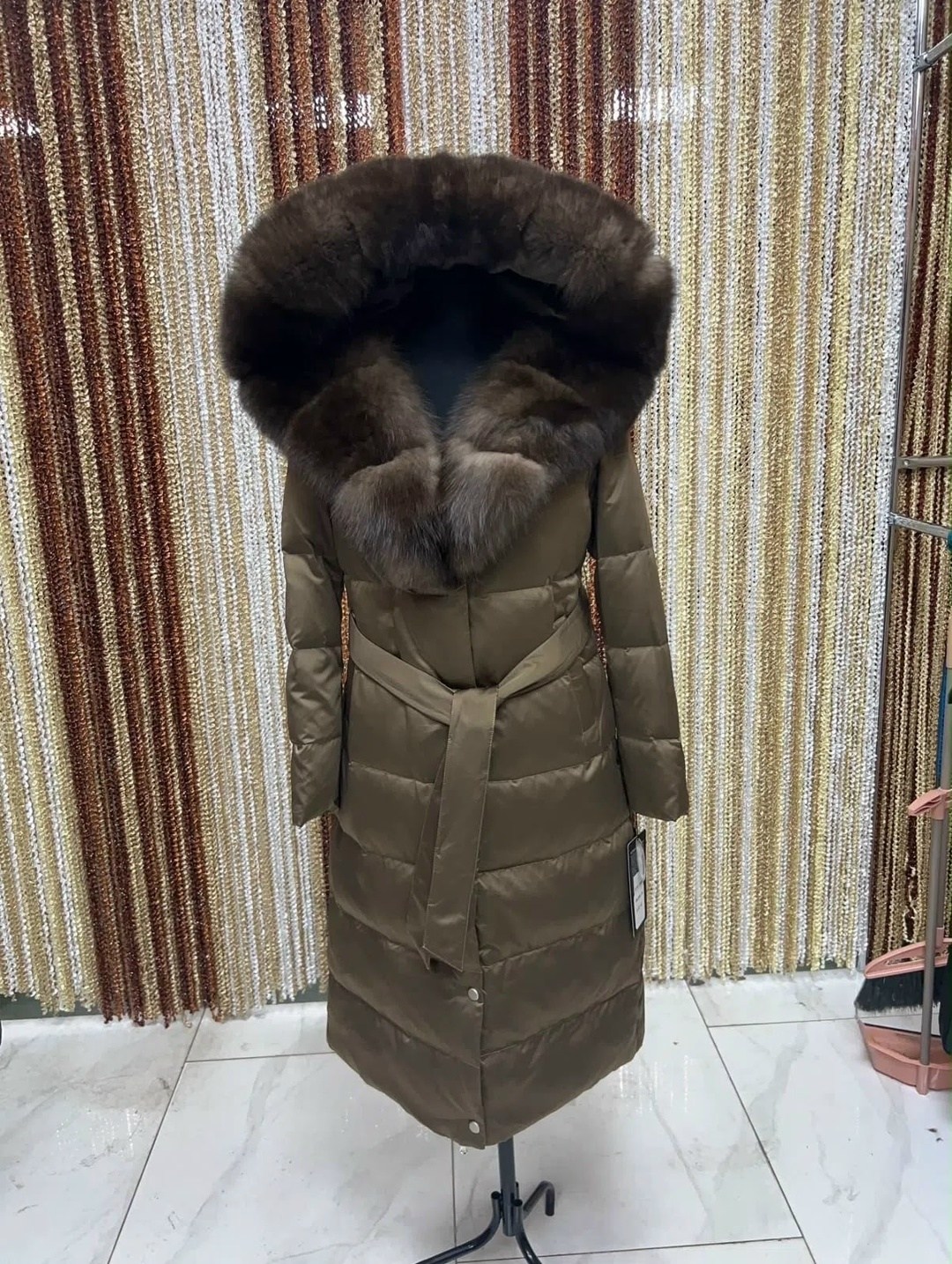 пуховики с мехом,пуховик с натуральным мехом,длинные пуховики,пуховик женский,пуховик с капюшоном