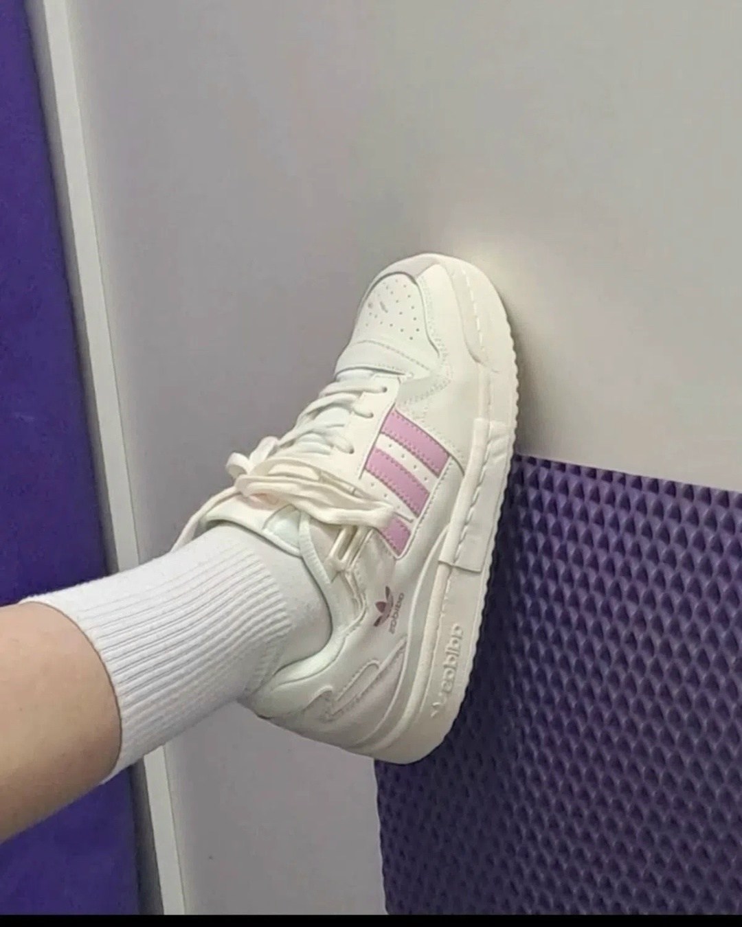 женские кроссовки adidas,кроссовки adidas,,adidas nmd r1 женские,женские кроссовки