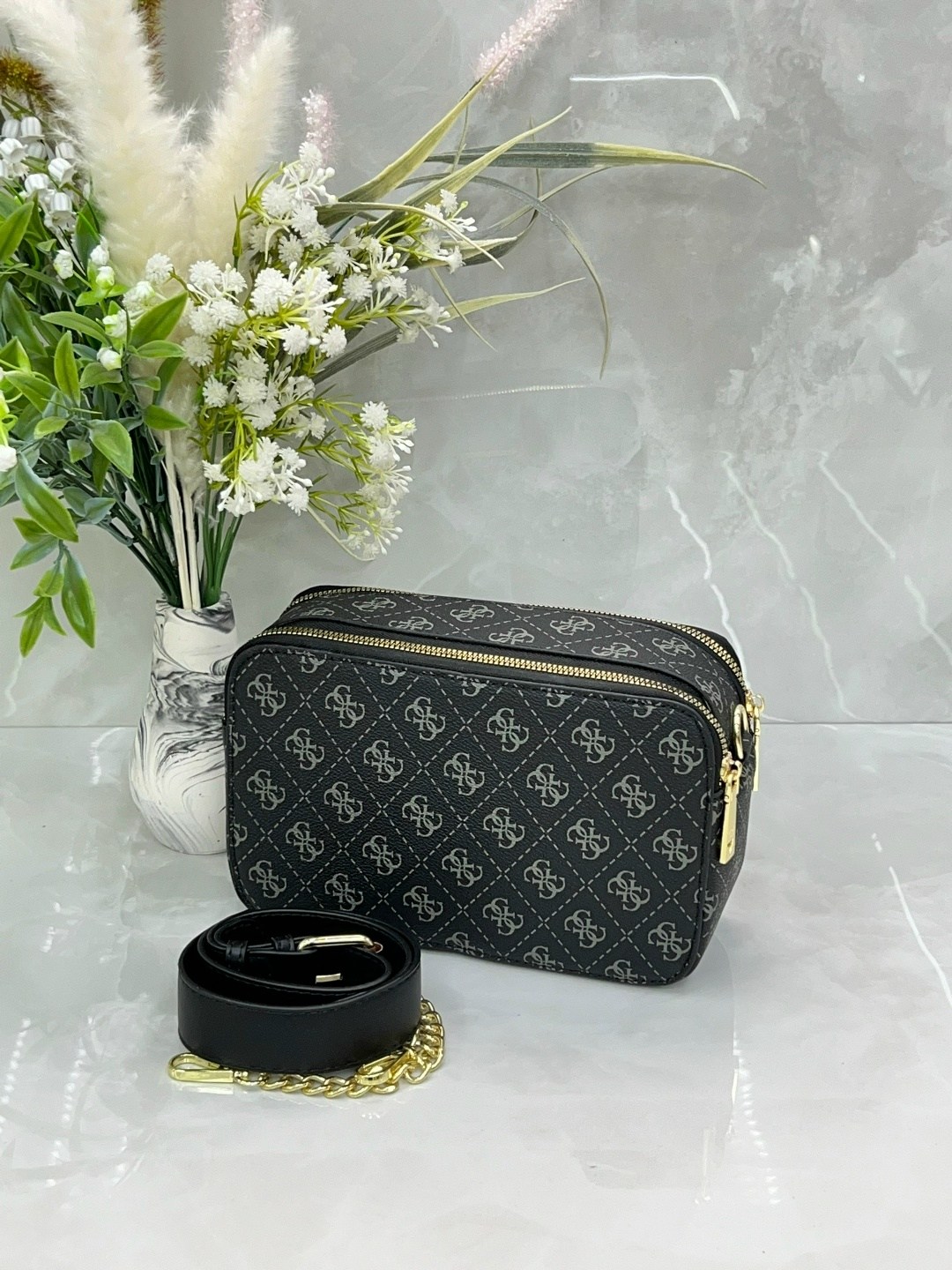 женская сумка guess,сумка на плечо кросс-боди guess,сумка guess,женская сумка через плечо guess,сумка кросс боди guess