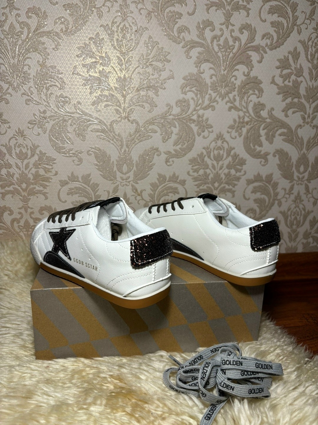 ,кеды golden goose,кроссовки golden goose,женские кожаные кроссовки golden goose super-star premium - white / black,golden goose deluxe brand кеды