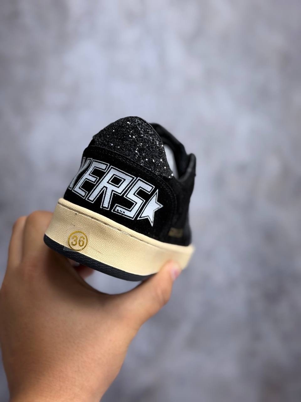 ,кроссовки golden goose,golden goose кеды,кеды super-star с блестками golden goose черный,golden goose чёрные женские замшевые кеды hi star
