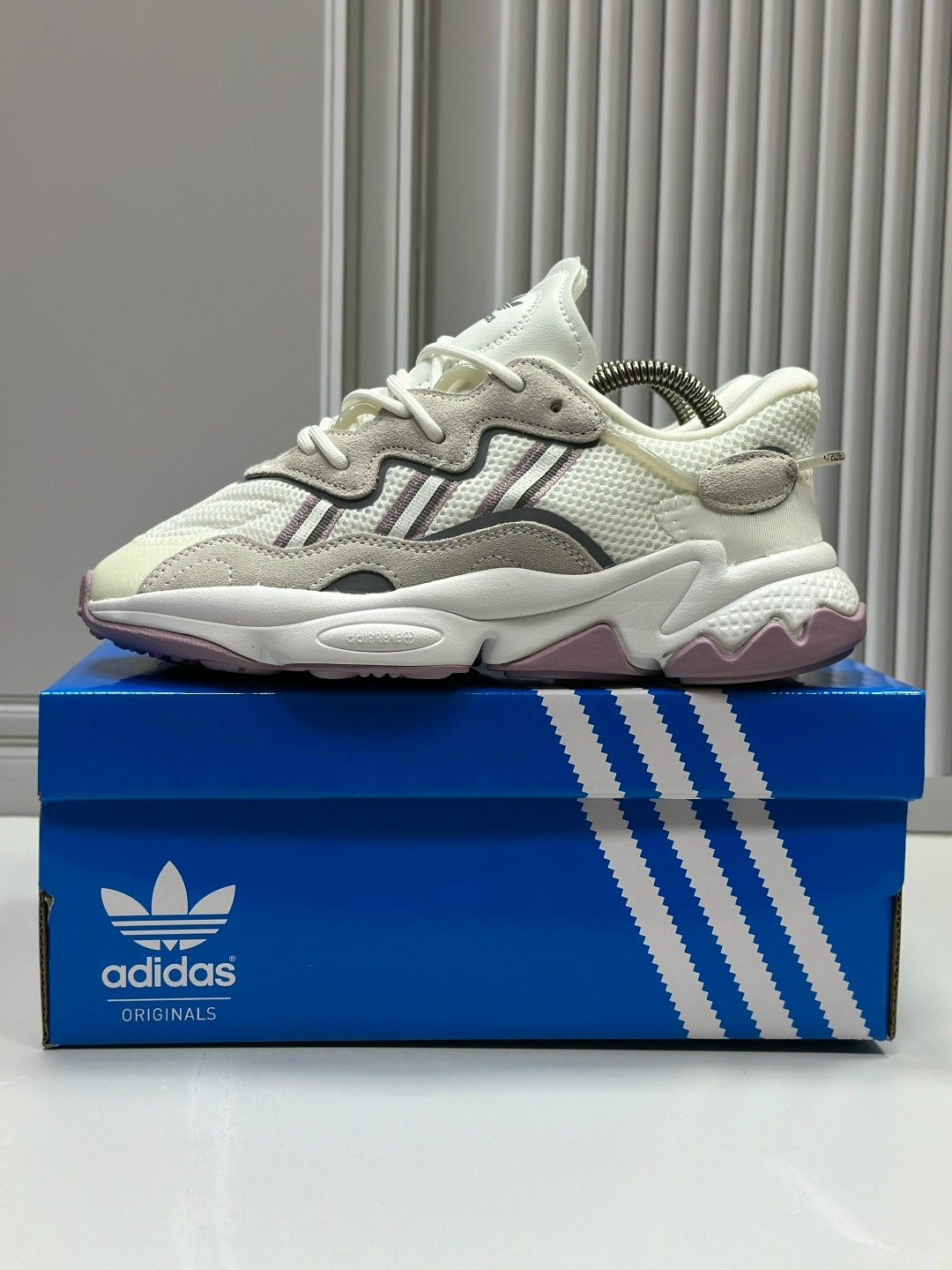 женские кроссовки adidas ozweego,освиго адидас кроссовки женские,кроссовки adidas ozweego,кроссовки adidas,adidas originals ozweego
