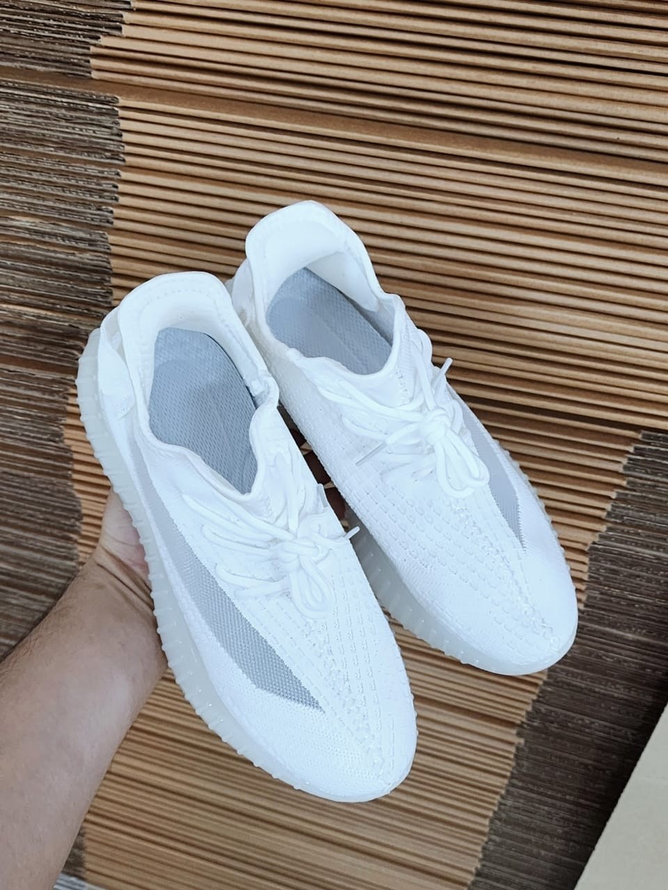 кроссовки adidas yeezy 350 boost v2 triple white,кроссовки,белые кроссовки,кроссовки женскиe,кроссовки изики