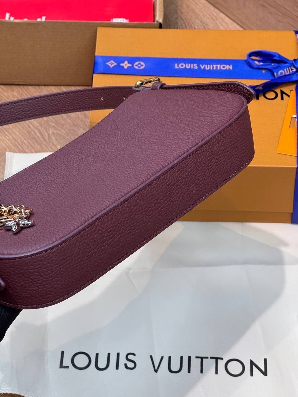 louis vuitton сумка на плечо,louis vuitton сумка,сумка женская louis vuitton,louis vuitton сумка багет,сумка через плечо louis vuitton