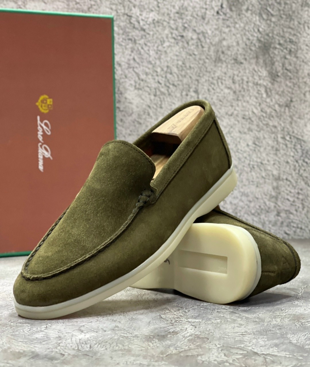 замшевые лоферы summer walk loro piana серый,лоферы мужские замшевые с белой подошвой,замшевые лоферы,мужские замшевые лоферы,loro piana лоферы