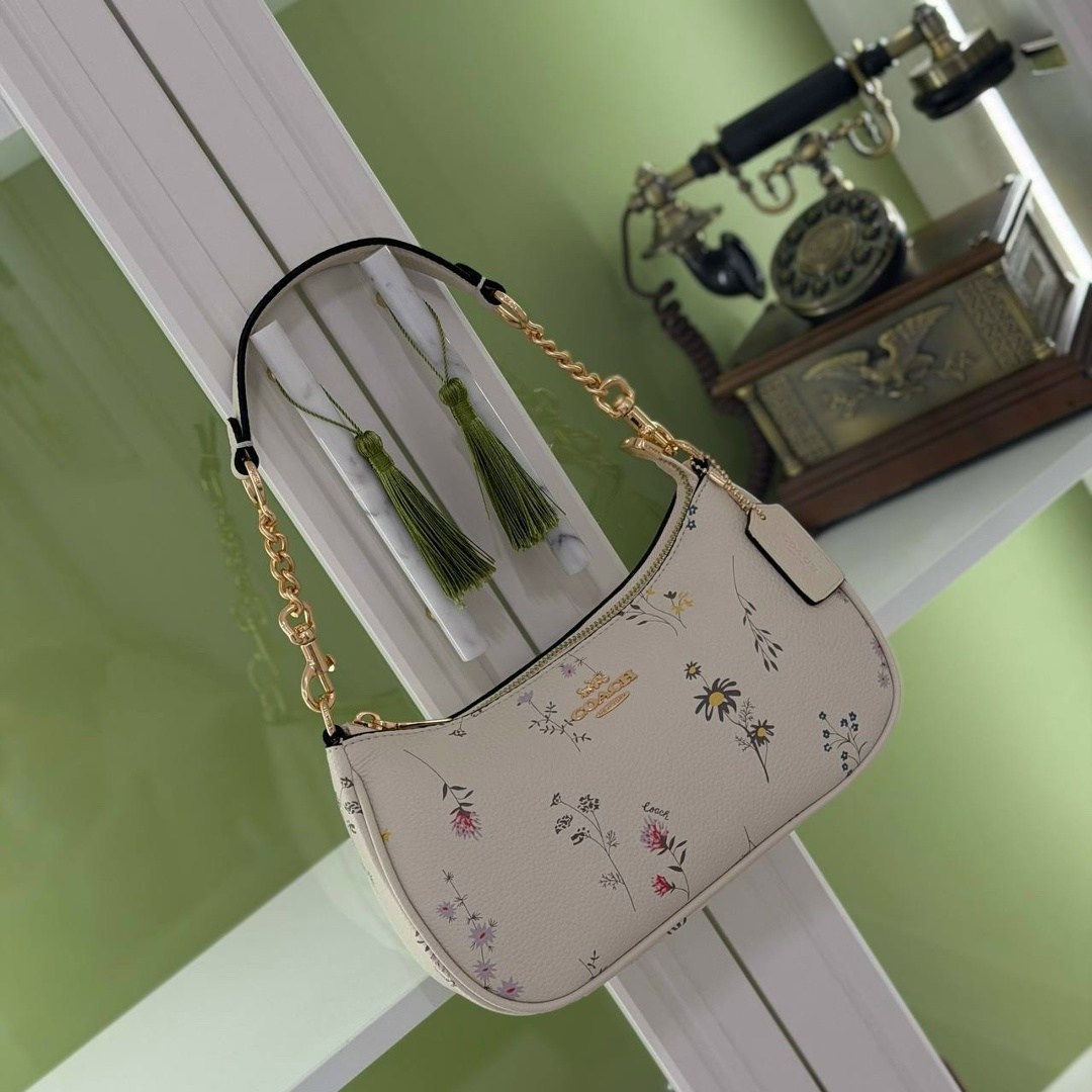 сумка coach,сумка женская coach,coach handbags,сумка,coach zip top shoulder bag with heart print