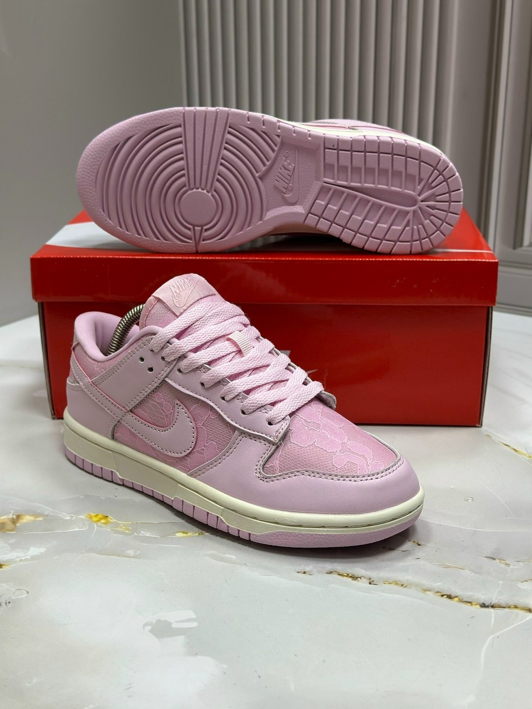 женские кроссовки nike dunk low,nike розовые кроссовки dunk для женщин,nike dunk low lx pink foam (w),кроссовки nike dunk low hj5870-600 розовые,женские повседневные кроссовки nike dunk low